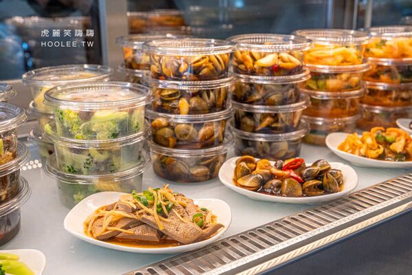 ▲▼鹽埕飄香近60年的老字號，必點肉燥飯配泰式荷包蛋。（圖／部落客虎麗提供）