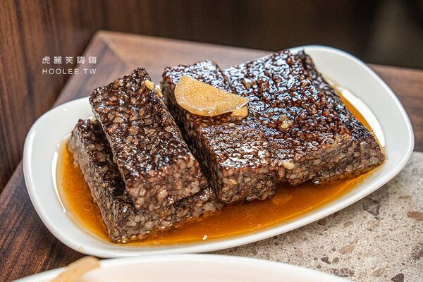 ▲▼鹽埕飄香近60年的老字號，必點肉燥飯配泰式荷包蛋。（圖／部落客虎麗提供）