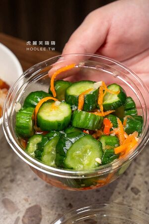 ▲▼鹽埕飄香近60年的老字號，必點肉燥飯配泰式荷包蛋。（圖／部落客虎麗提供）