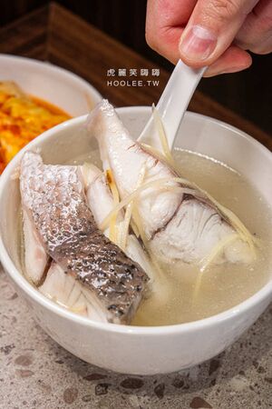 ▲▼鹽埕飄香近60年的老字號，必點肉燥飯配泰式荷包蛋。（圖／部落客虎麗提供）