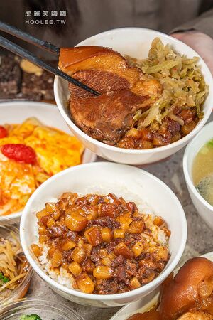 ▲▼鹽埕飄香近60年的老字號，必點肉燥飯配泰式荷包蛋。（圖／部落客虎麗提供）