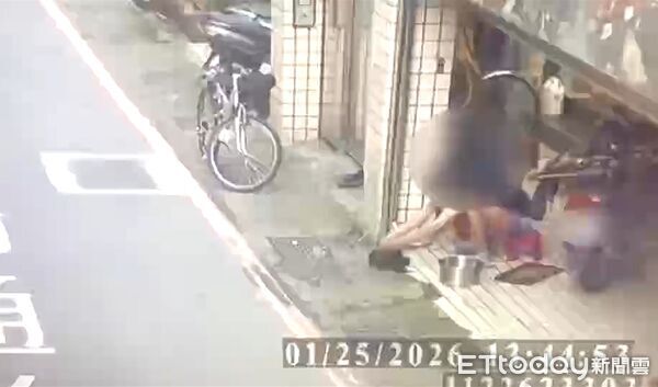 ▲▼謝男在住家門口宰殺果子狸，遭民眾檢舉，將面臨2年以下有期徒刑併科200萬元以下罰金。（圖／記者陸運陞翻攝）