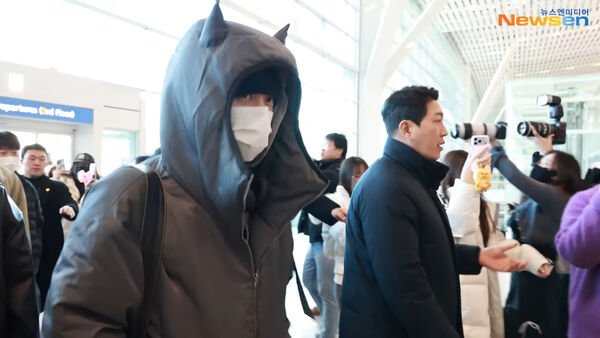 ▲▼週末唱上臺北大巨蛋！TXT提前2天來台　粉絲笑虧：專程來觀光嗎？。（圖／翻攝自TXT YouTube）