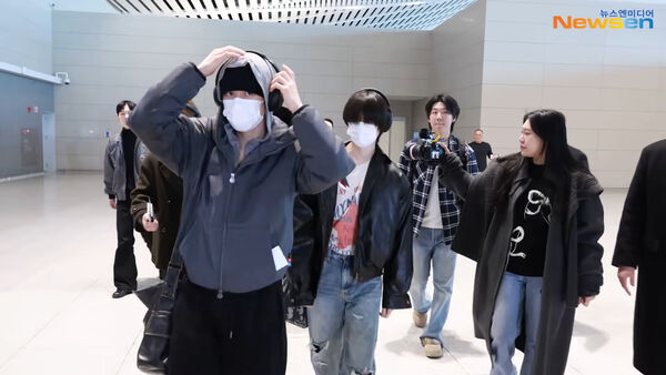 ▲▼週末唱上臺北大巨蛋！TXT提前2天來台　粉絲笑虧：專程來觀光嗎？。（圖／翻攝自TXT YouTube）