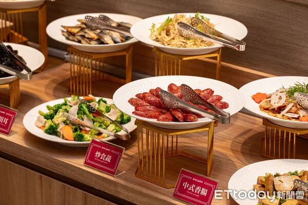 ▲20多道菜色無限供應　桃園「航棧Express」清粥小菜吃到飽300元有找。（圖／復空食品提供）