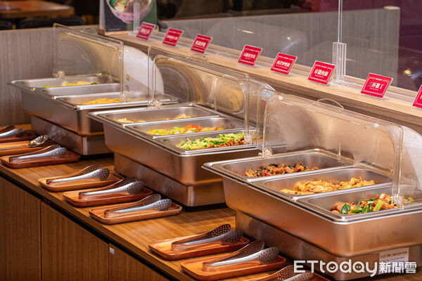 ▲20多道菜色無限供應　桃園「航棧Express」清粥小菜吃到飽300元有找。（圖／復空食品提供）