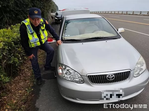 ▲多良警即時處置防範二次事故。（圖／記者楊晨東翻攝）