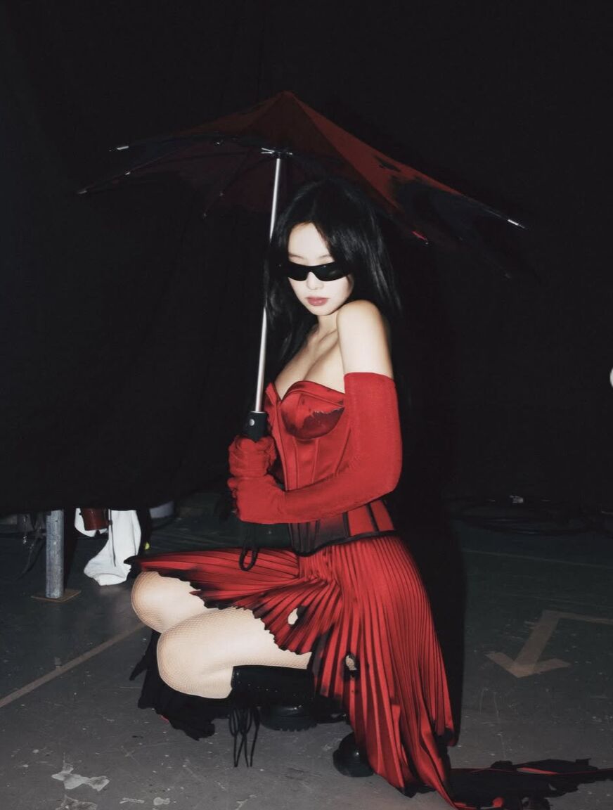 Jennie紅色造型大盤點：從Maison Margiela到Zuhair Murad多重風貌