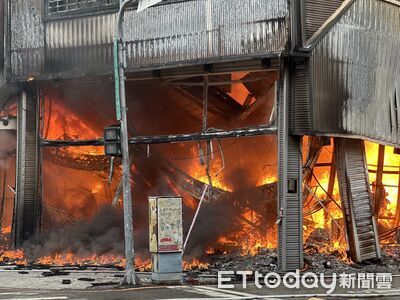 快訊／加油站斷油撤離！台中大火8店面全燒毀...急發空污警報