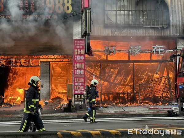 快訊／台中火警黑煙竄天連燒5店面！　家具行陷火海恐怖畫面曝