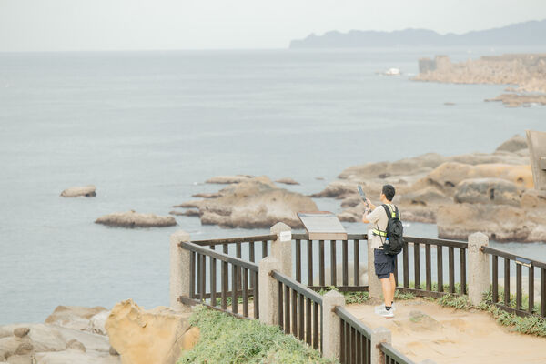 ▲和平島地質公園於開春推出兩大限定優惠，包含基隆市民「本人免費、同行親友半票」，以及平日限定的「銀髮慢旅買一送一」。（圖／和平島地質公園提供）