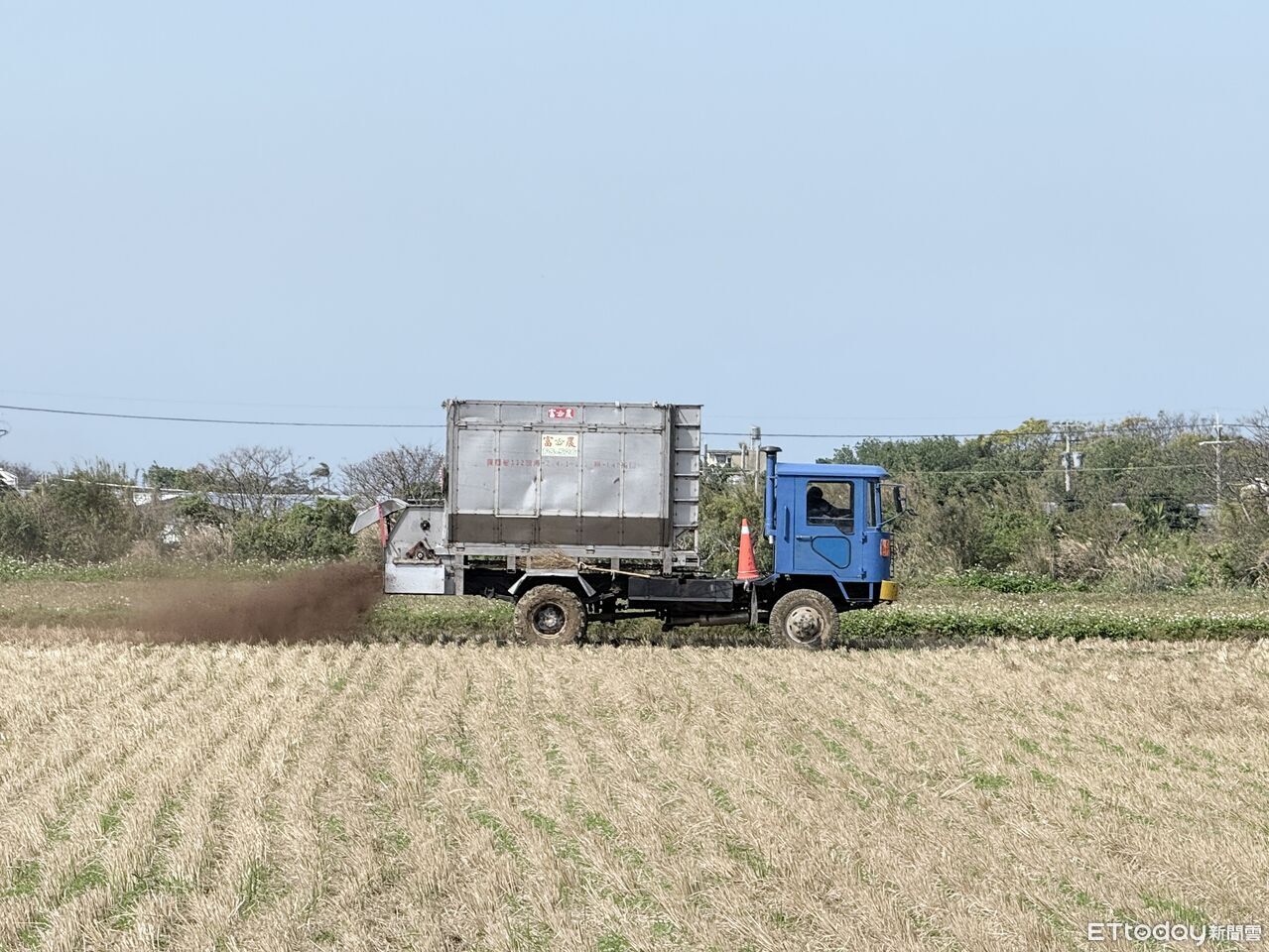 不用揹肥料了!科技農機下田 7公頃農田施肥一日完工