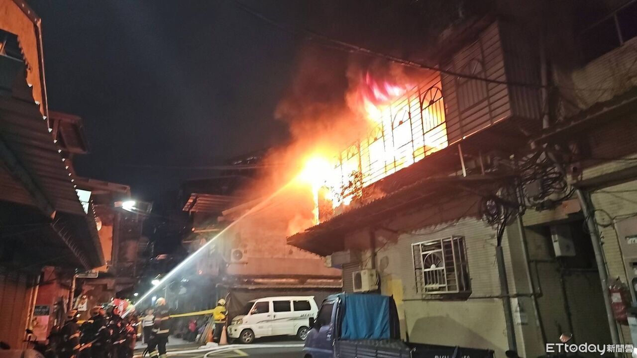 快訊/萬華民宅凌晨「陽台竄猛火」! 15住戶睡夢中驚慌逃生