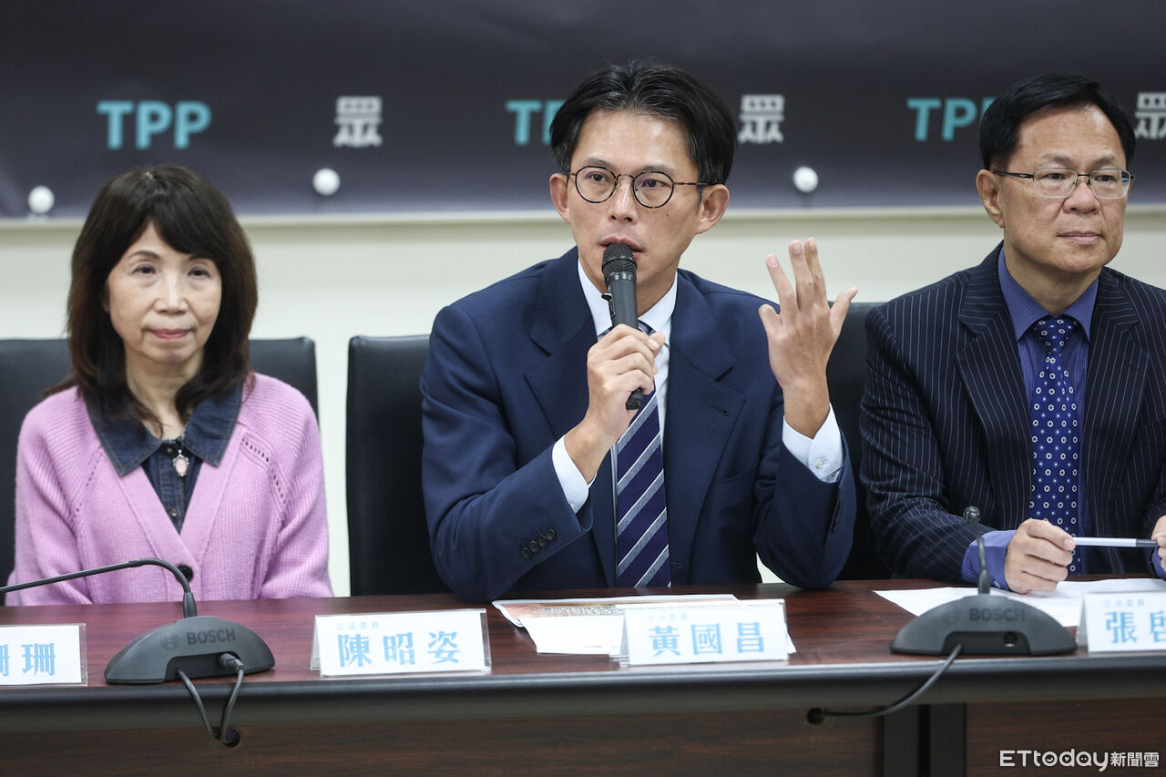 海鯤號完成50公尺潛測 黃國昌籲「爭氣點」:這種表現對得起國人嗎?