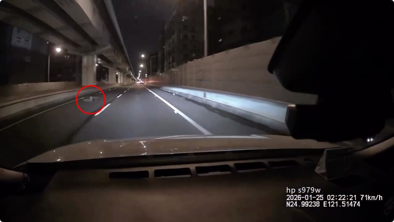 [新聞] 「學霸被丟包」倒臥台64線畫面曝！　 - 八卦 - PTT.BEST 批踢踢爆文