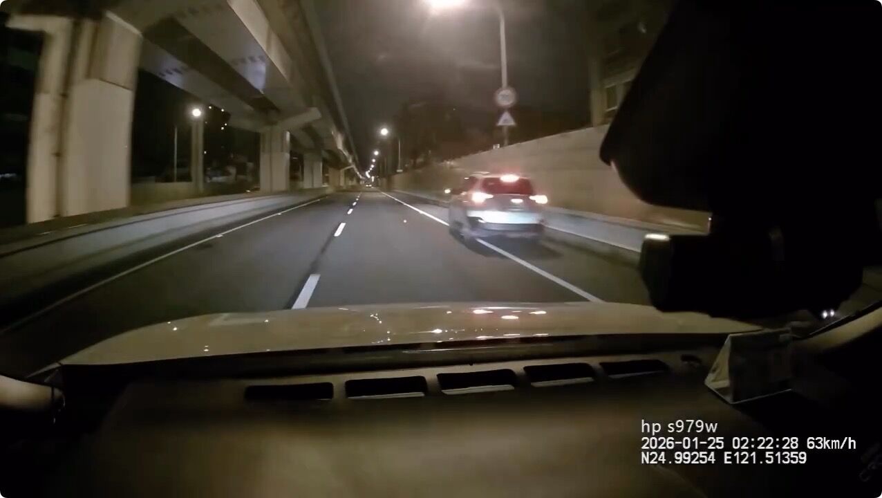 [新聞] 「學霸被丟包」倒臥台64線畫面曝！　 - 八卦 - PTT.BEST 批踢踢爆文 2