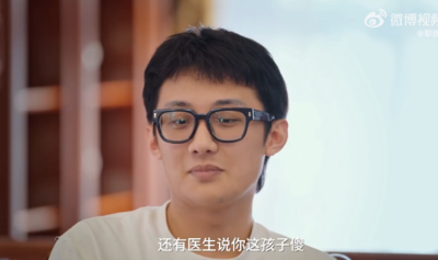 被笑25年!百萬網紅怪叫抽動遭斥「智力缺陷」 看電影確診妥瑞氏症痛哭