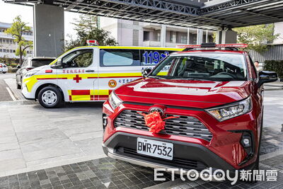 善心企業回饋社會　南投縣消防局、台中榮總埔里分院分獲贈救護車