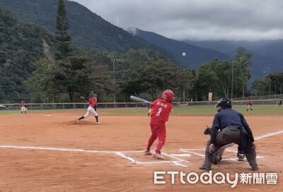 快訊 ∕ 紅葉小巨人盃少棒賽　德芙蘭國小少棒隊喜封王