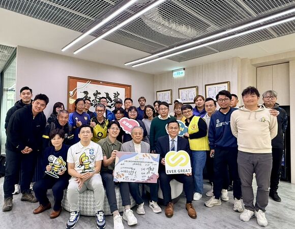 ▲永泰企業何宗倫總經理與足球堆動跨域夥伴締結合影。（圖／永泰企業提供）