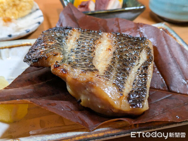 ▲早午餐吃日式炭烤魚　初魚新品牌「朝炭」進駐民生社區。（圖／記者黃士原攝）