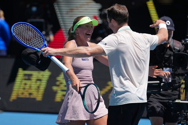 ▲地主澳洲組合蓋德茲基（Olivia Gadecki）與皮爾斯（John Peers）成功在澳網混雙完成衛冕。（圖／達志影像／美聯社）