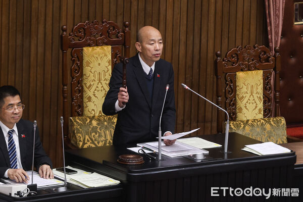 ▲藥事法修正案三讀，立法院長韓國瑜敲槌。（圖／記者林敬旻攝）