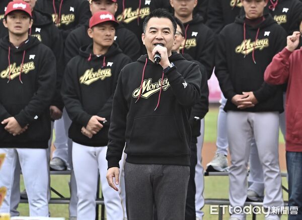 ▲▼樂天桃猿開訓，領隊森井誠之。（圖／記者李毓康攝）