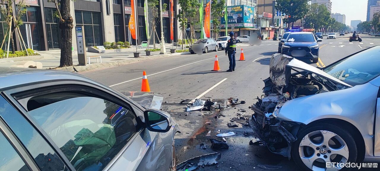 駕駛不適釀禍!自小客衝對向「連撞2車」零件噴滿地 車頭爛毀