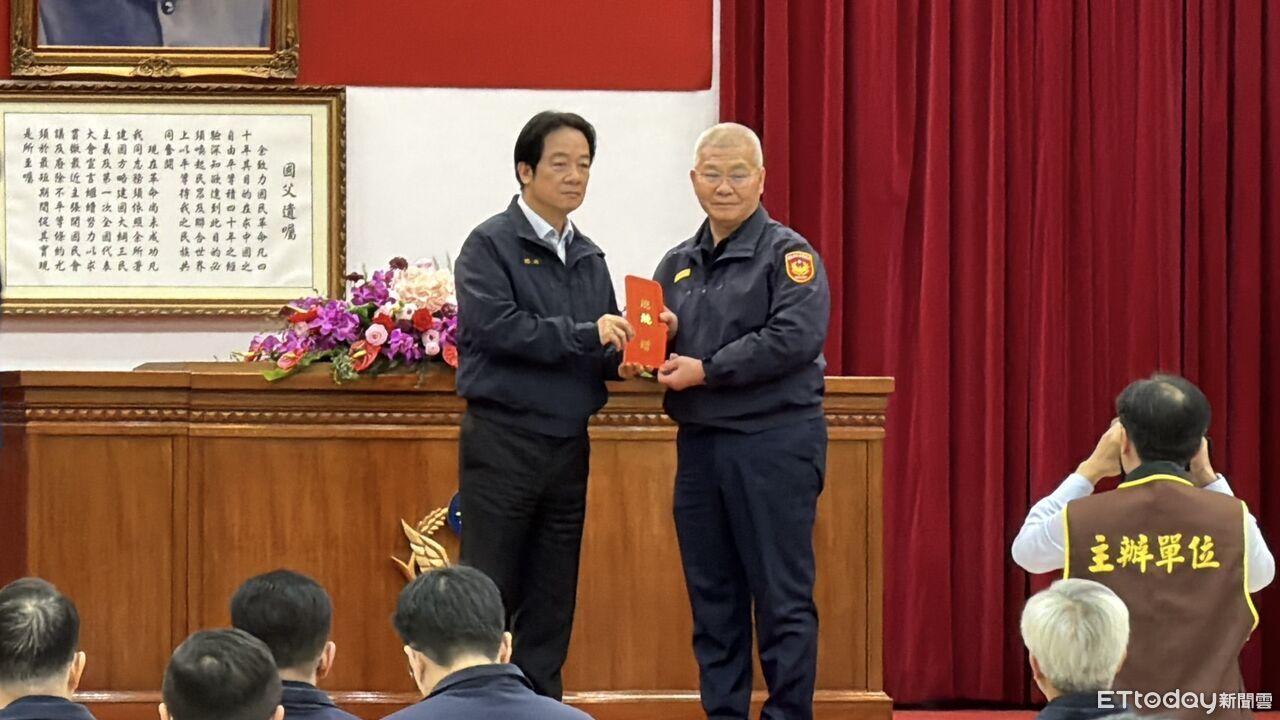 總統賴清德出席2026年首次署務會報 致贈各警察局年節加菜金