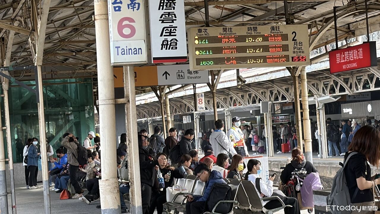 狀況解除!台鐵永康=台南「1男橋上情緒激動」 警消急架設氣墊