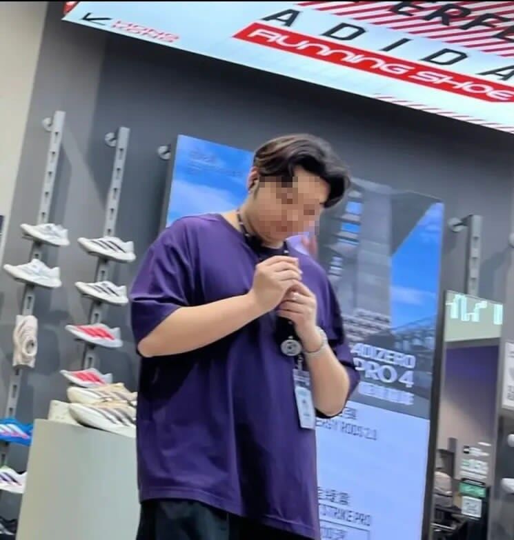 21歲港女試穿愛迪達褲子 男店員竟扯開布簾看春光