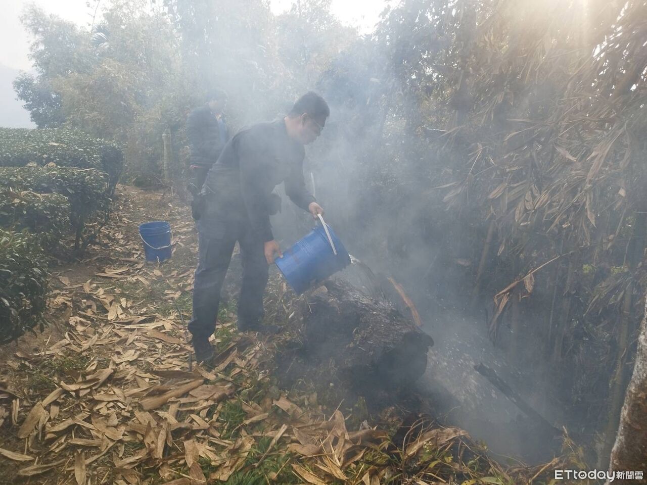 嘉義梅山瑞里火警!農用車變身消防車 接力運水成功滅火