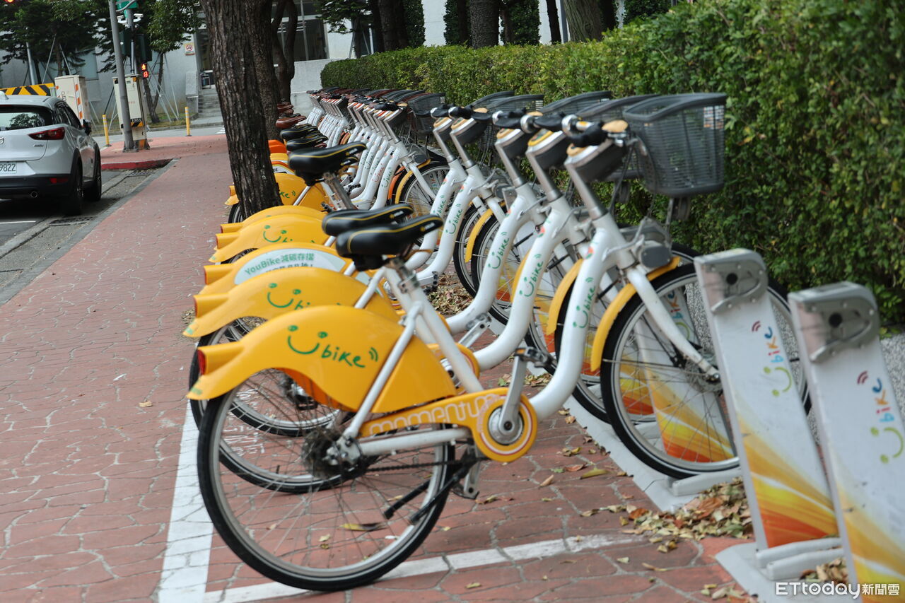 ▲苗栗YouBike全面強制投保傷害險，元旦起租借Yo車輛的民眾，須完成投保公共自行車傷害險，方可租借騎乘。（圖／記者楊永盛攝）