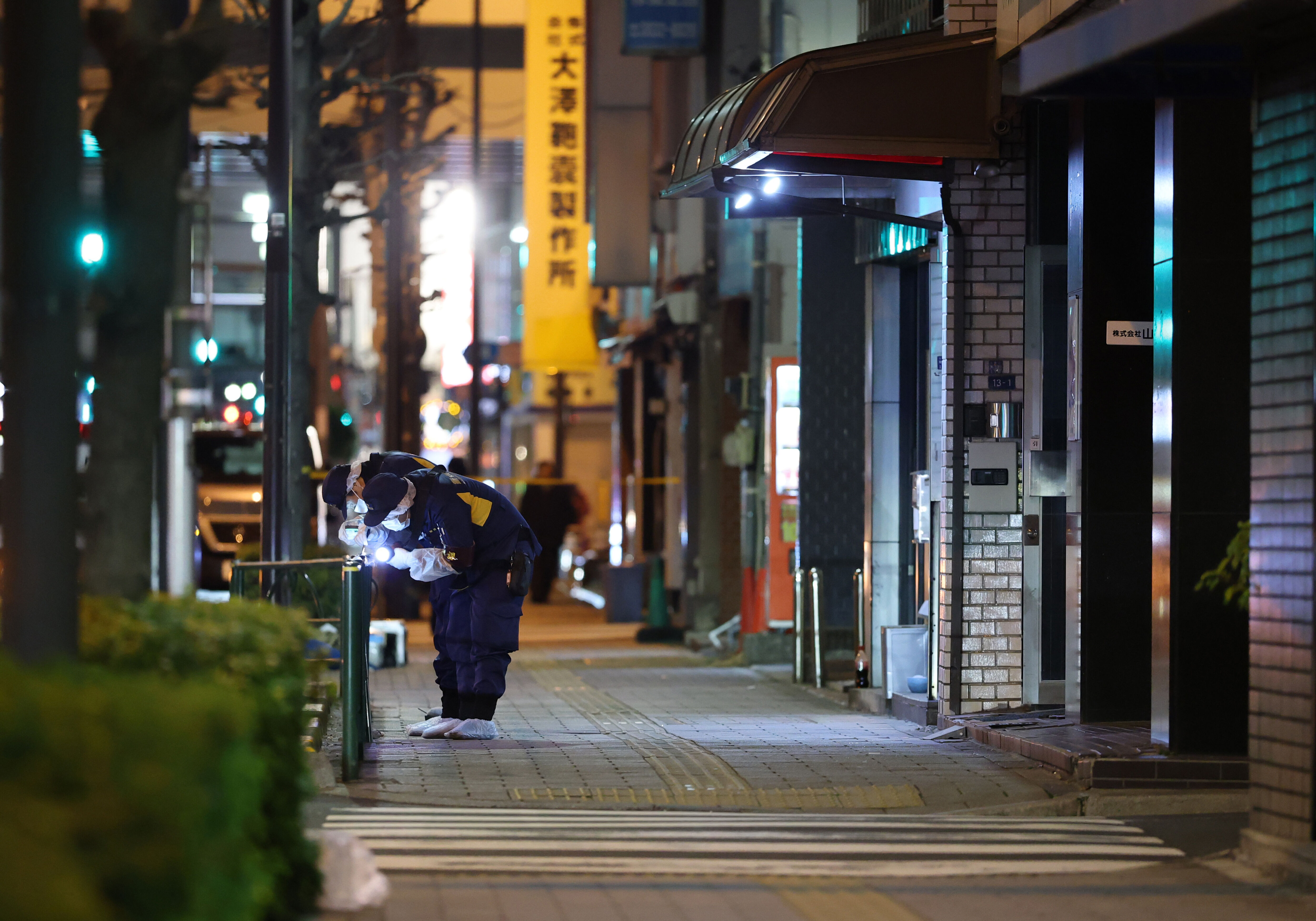 ▲▼29日晚間，日本東京都台東區上野，傳出有民眾裝有巨額日圓現金的行李箱慘遭搶劫。（圖／達志影像／美聯社）