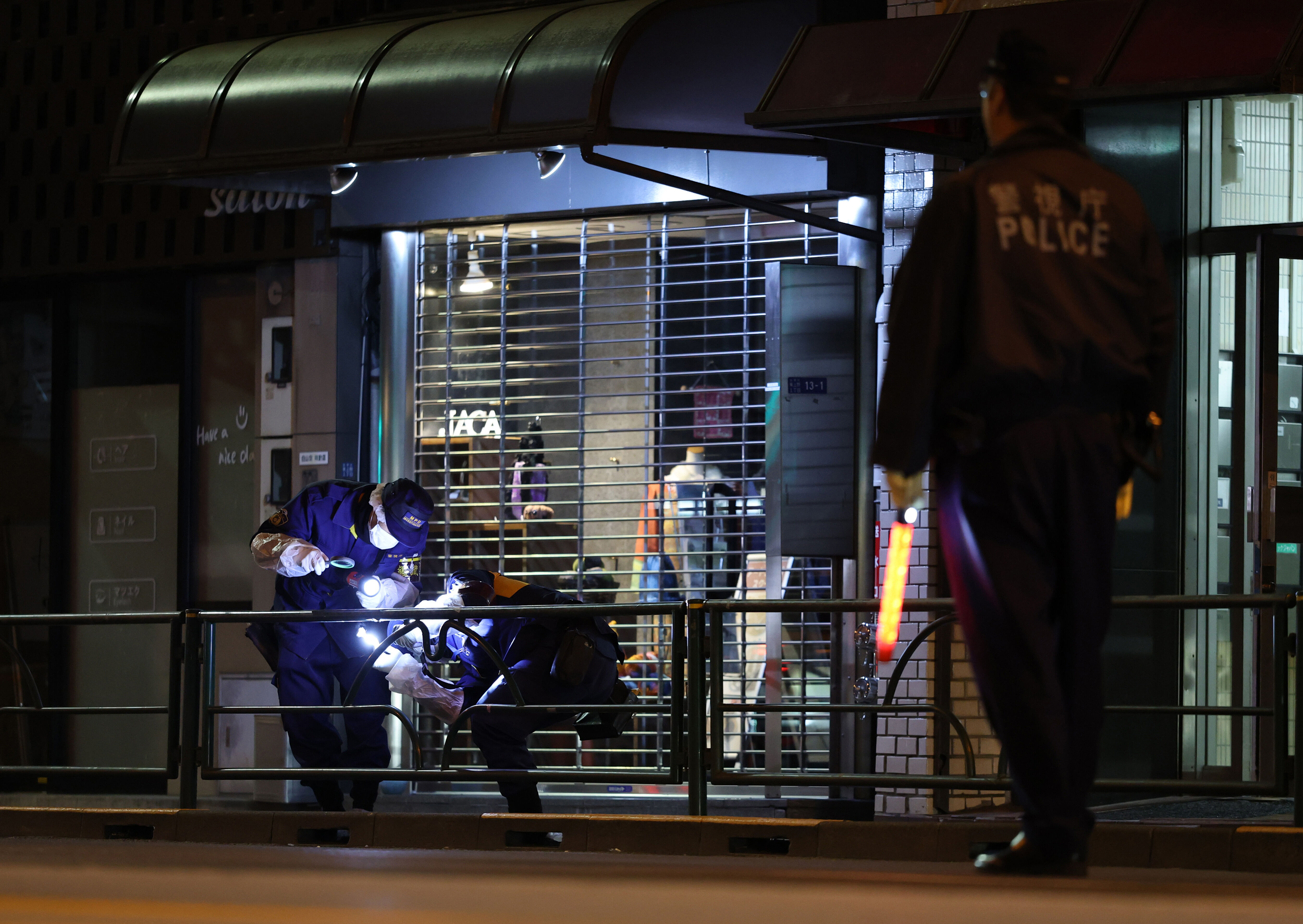 ▲▼29日晚間，日本東京都台東區上野，傳出有民眾裝有巨額日圓現金的行李箱慘遭搶劫。（圖／達志影像／美聯社）