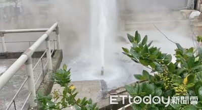 萬里加投公共浴池鑽探「竟挖到溫泉」　狂噴6米畫面超驚人