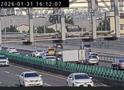 快訊／國1大雅交流道「5車連環撞」！　佔內外線…回堵1K