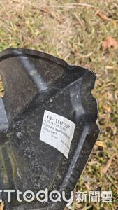 嘉義166縣道自小客逆衝！撞爛6支導桿　警方急追肇事車主