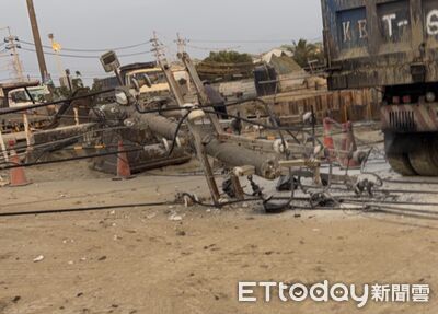 快訊／工程車拉垮電線桿！高雄仁武1666戶大停電　台電搶修中