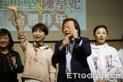 「扶龍王」再現台南！王世堅兌現承諾南下合體陳亭妃　春聯見面會湧千人