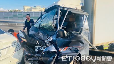 國1北上大雅路段貨車追撞4車！司機受困　車頭撞爛畫面曝