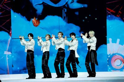HYBE首組站上大巨蛋！TXT才唱第一首感動泛淚　然竣：每天倒數來這