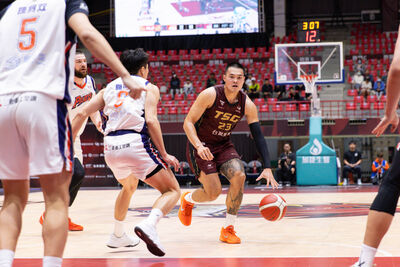 獵鷹單場轟19記三分破記錄、主場26分大勝 領航猿開季不敗金身被破了