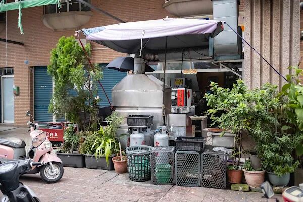 ▲▼高雄假日吃不到的超強豬排飯。（圖／部落客美熊提供）