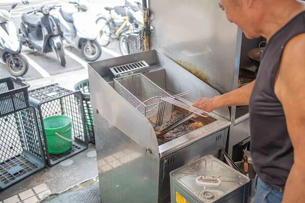 ▲▼高雄假日吃不到的超強豬排飯。（圖／部落客美熊提供）