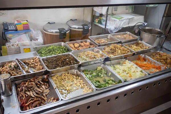 ▲▼高雄假日吃不到的超強豬排飯。（圖／部落客美熊提供）