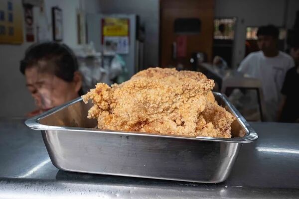 ▲▼高雄假日吃不到的超強豬排飯。（圖／部落客美熊提供）