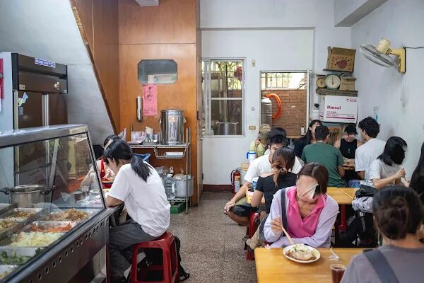 ▲▼高雄假日吃不到的超強豬排飯。（圖／部落客美熊提供）