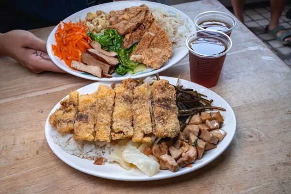 ▲▼高雄假日吃不到的超強豬排飯。（圖／部落客美熊提供）